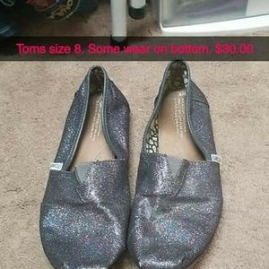 Toms
